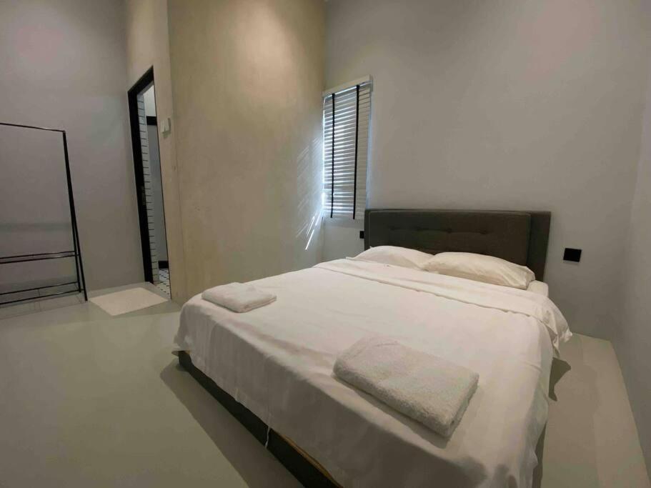 Zen Retreat Glass Pool Villa Taiping Exterior photo