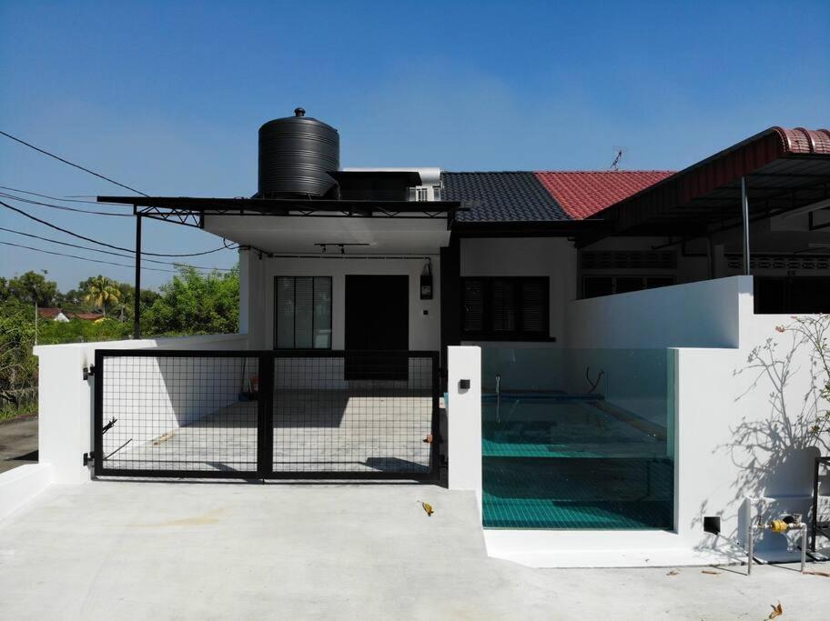 Zen Retreat Glass Pool Villa Taiping Exterior photo